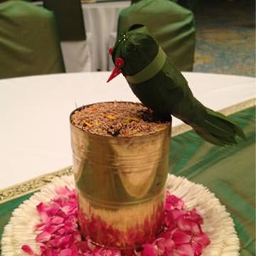 Parrot with Rice Husk centre piece